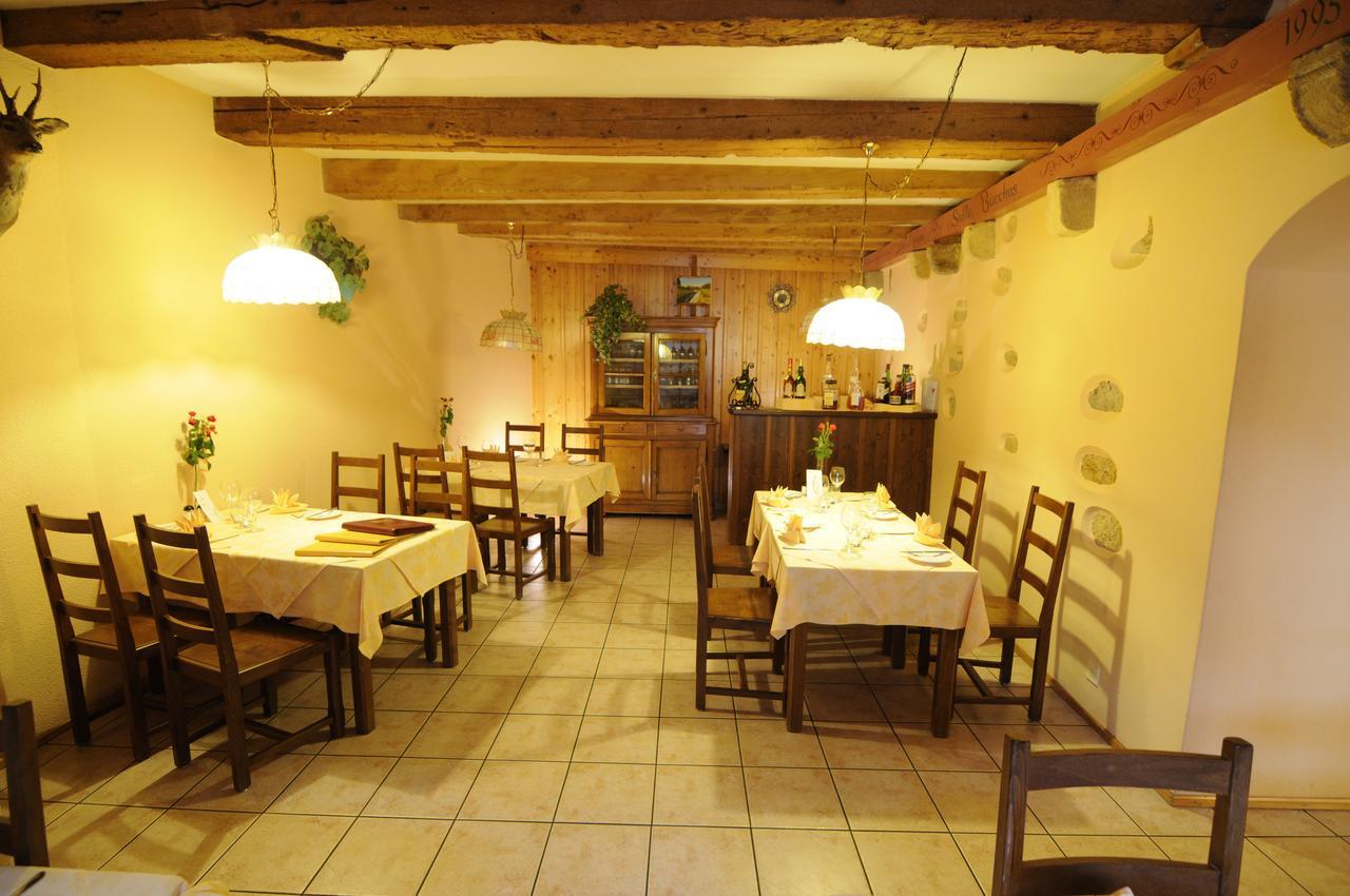 Hôtel de la Croix-Blanche Cressier Extérieur photo