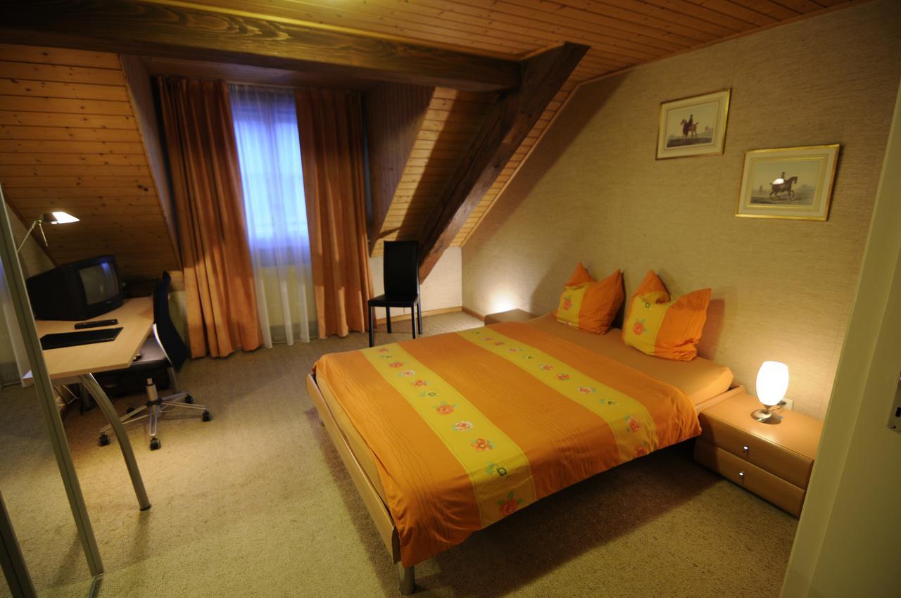 Hôtel de la Croix-Blanche Cressier Extérieur photo